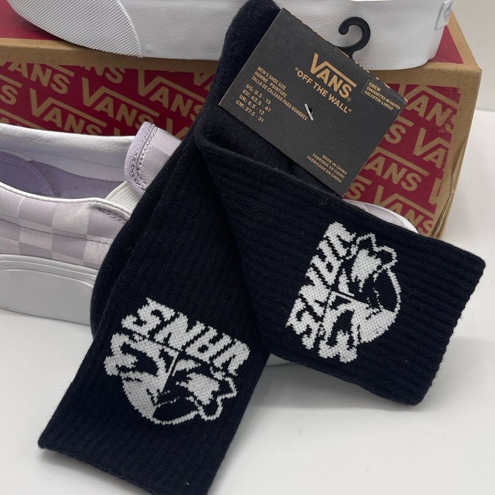 Vans Major Type Crew Socks (1 pair)
with jacquard art of a sinister skull - Picture 13 of 16